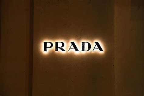 prada sign